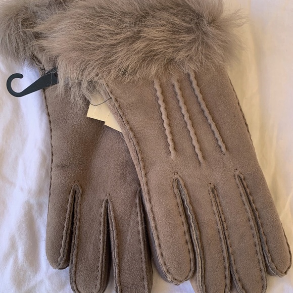 NWT Never used. UGG TOSCANA 3 POINT SHEARLING GLOVES WOMENS SMALL NWT - Picture 2 of 6